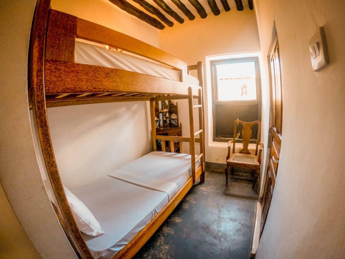 Zlife Stone Town بيت شباب *